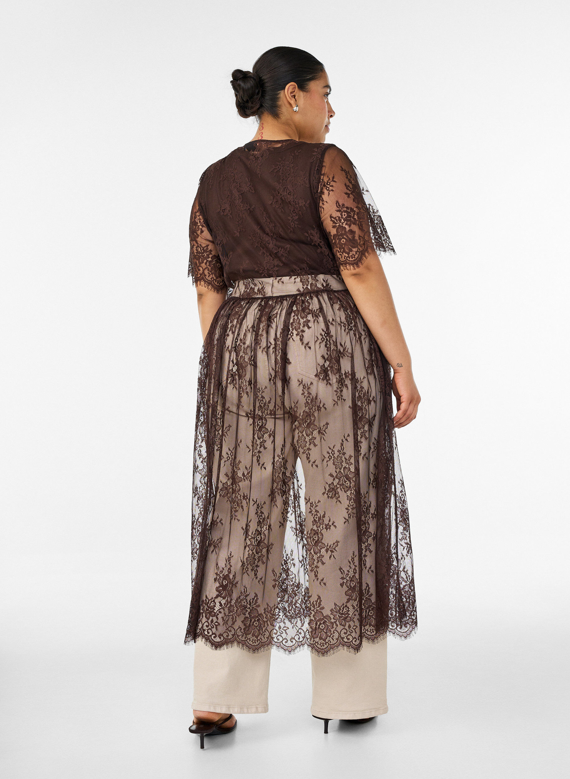 ZizziL&auml;pin&auml;kyv&auml; pitsinen midimekko lyhyill&auml; hihoilla, Ruskea, Model image number 1