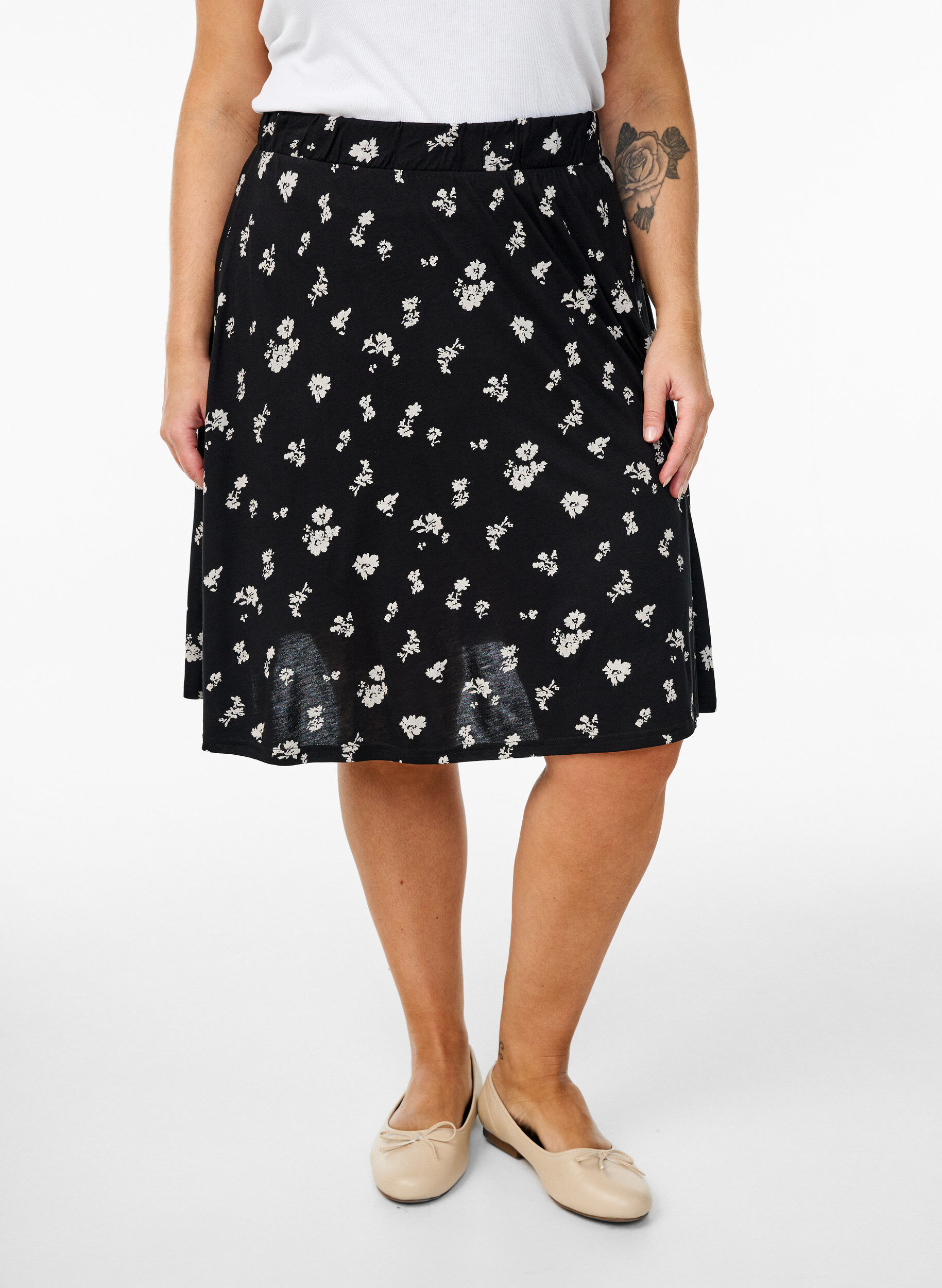 Zizzi2-pack viskoosista valmistettuja skater-hameita, Musta, Model image number 2