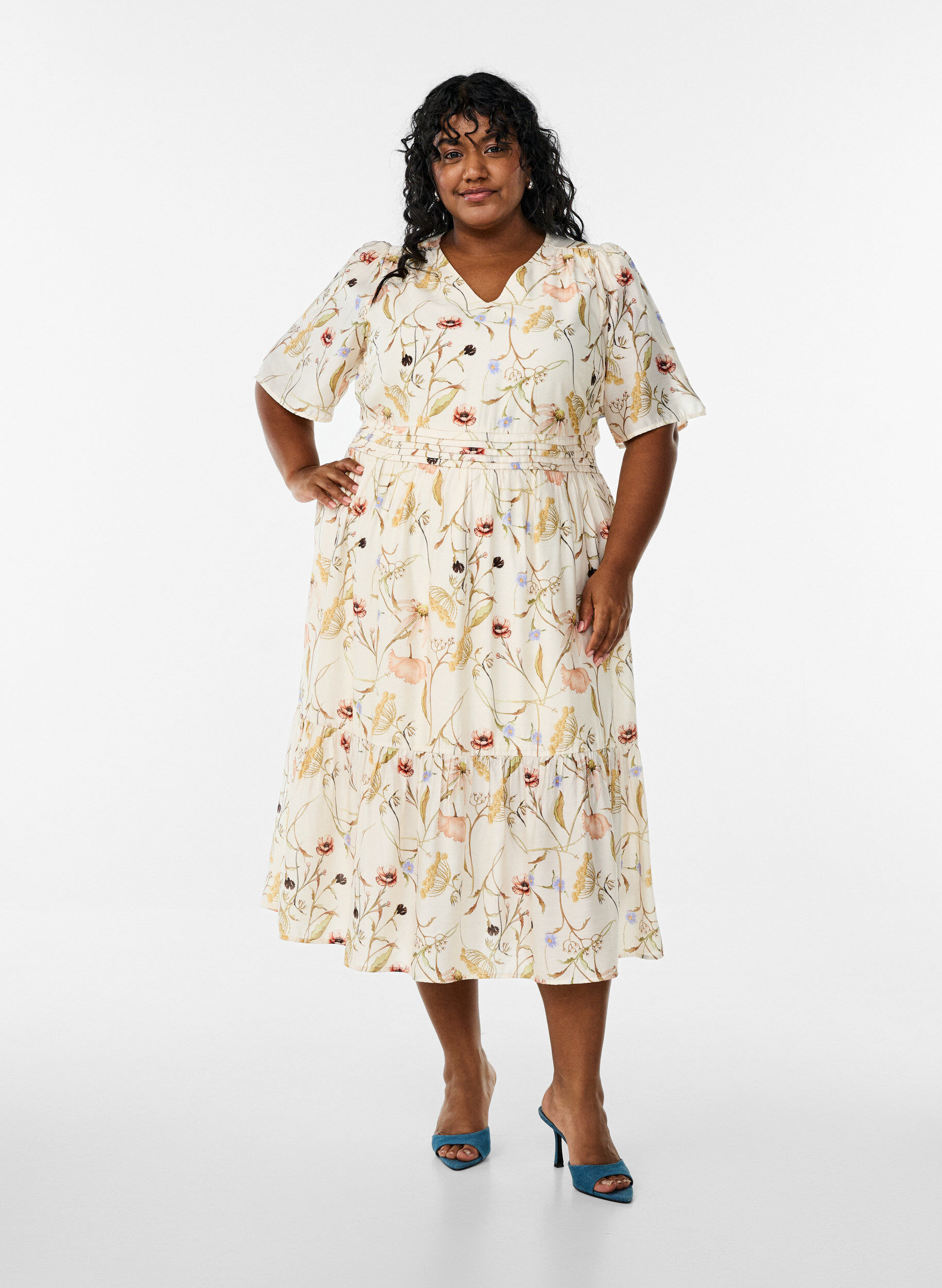 A-linjainen kukkakuvioinen midi-mekko, Beige, Model