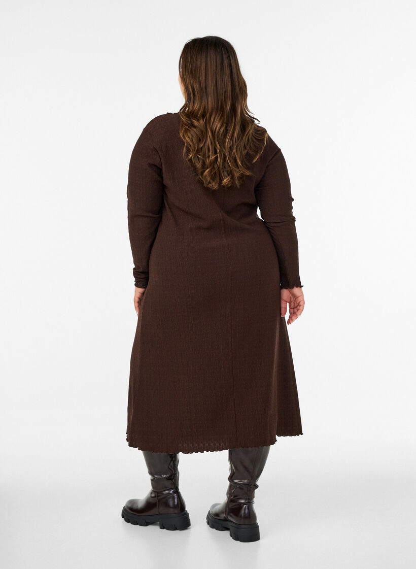 Midimekko aaltoilevalla tekstuurilla ja pitkill&auml; hihoilla, Ruskea, Model image number 2