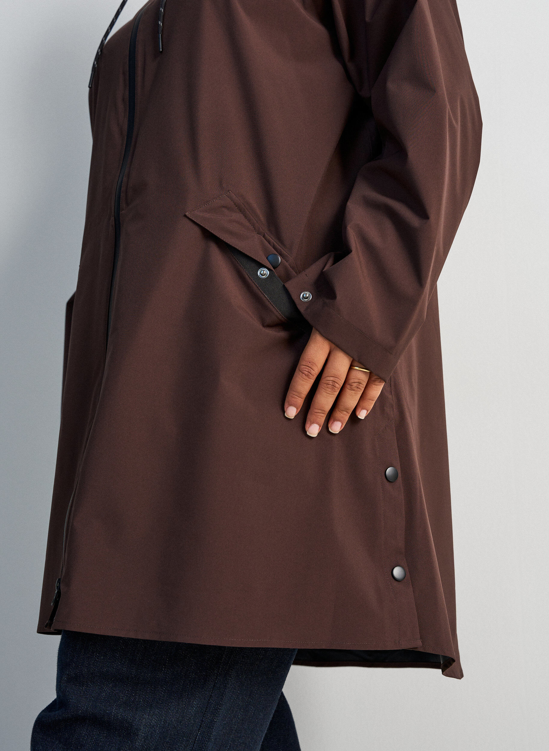 ZizziSadetakki taskuilla ja hupulla, Ruskea, Model image number 3