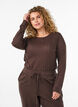 Luomupuuvillainen pyjamapaita rei&rsquo;itetyll&auml; kirjailulla, Ruskea, Model image number 0