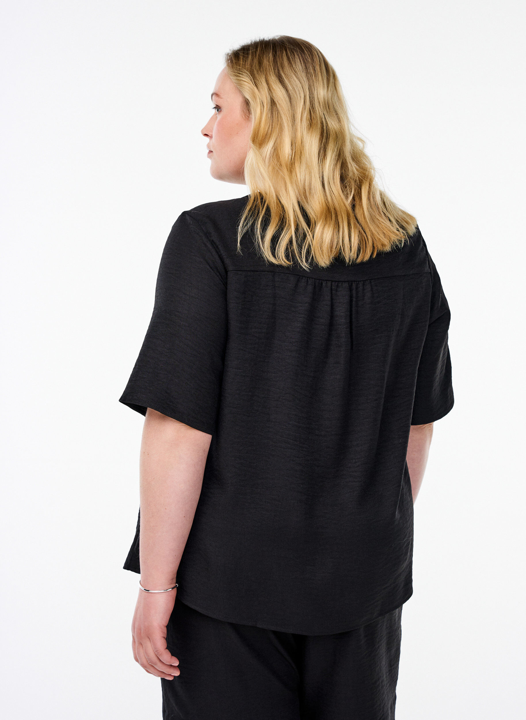 ZizziLyhythihainen paitapusero v-p&auml;&auml;ntiell&auml;, Musta, Model image number 2