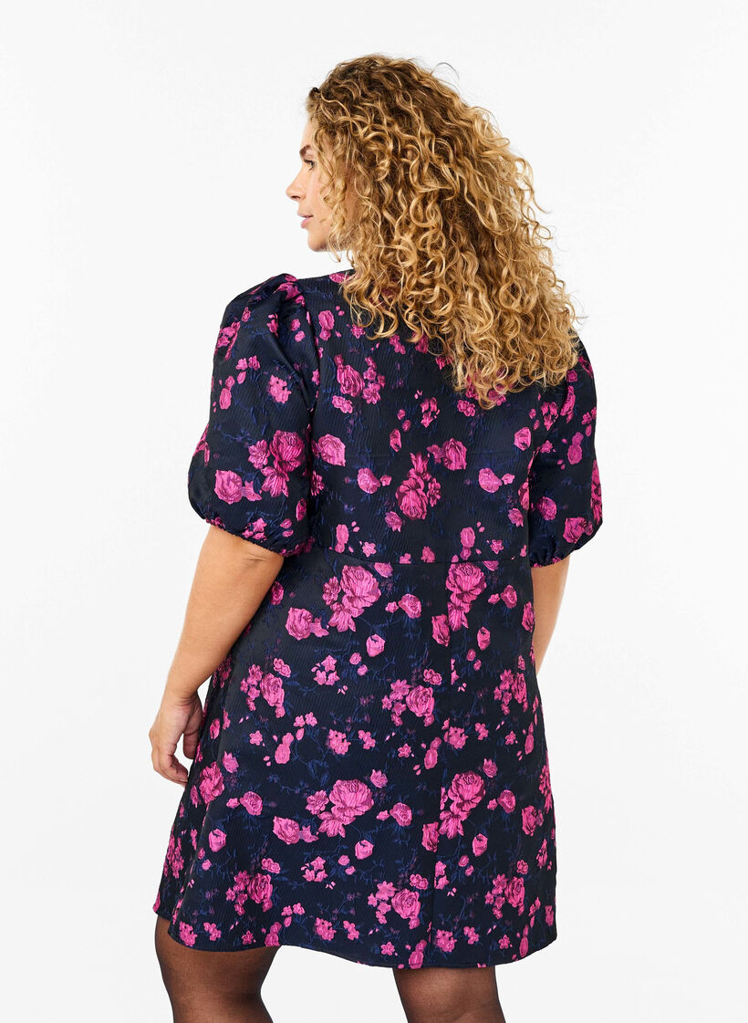 Lyhyt jacquard-kietaisumekko, Black w. Red Rose, Model image number 1