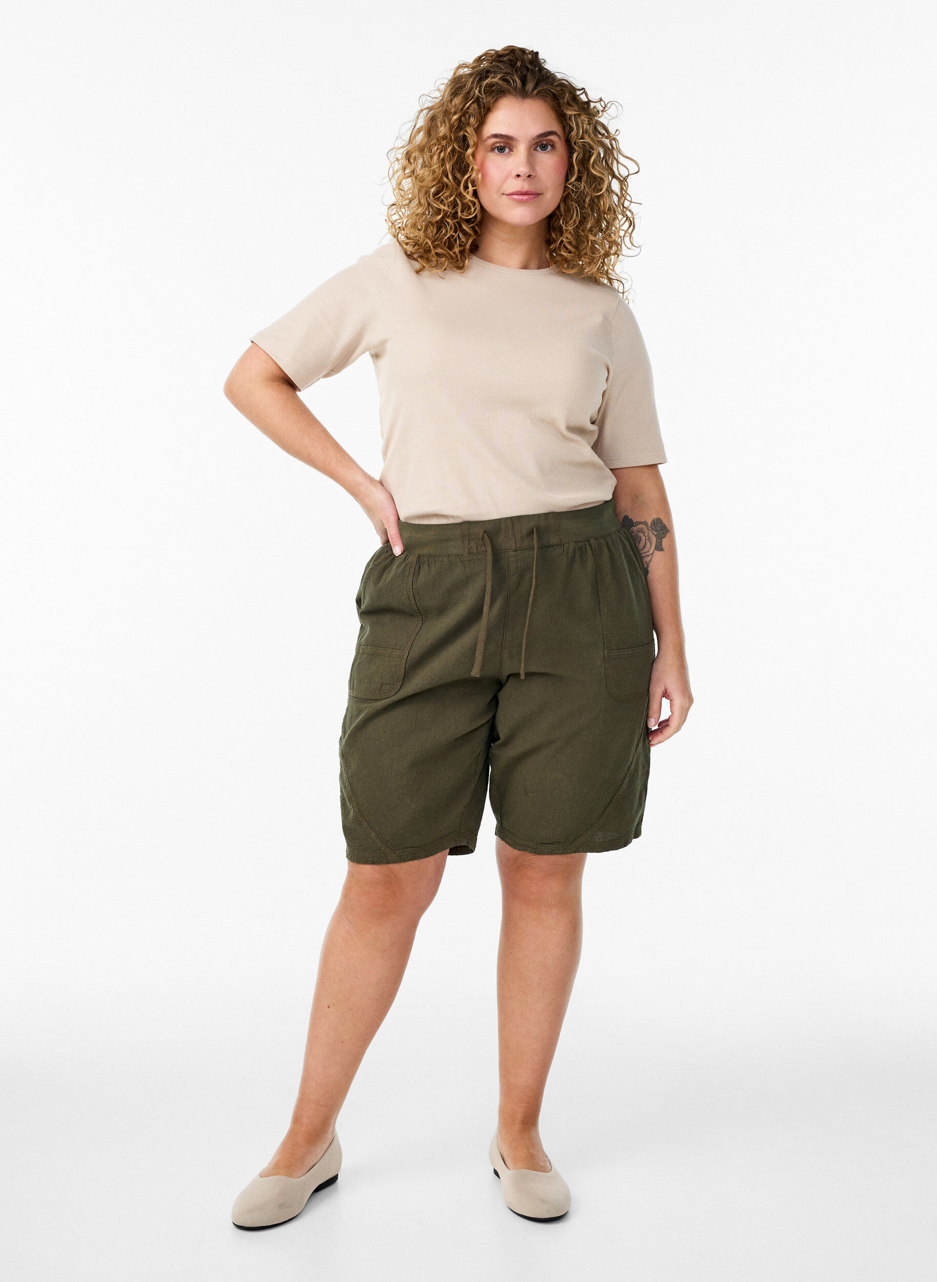 ZizziV&auml;lj&auml;t puuvillashortsit taskuilla, Vihre&auml;, Model image number 1