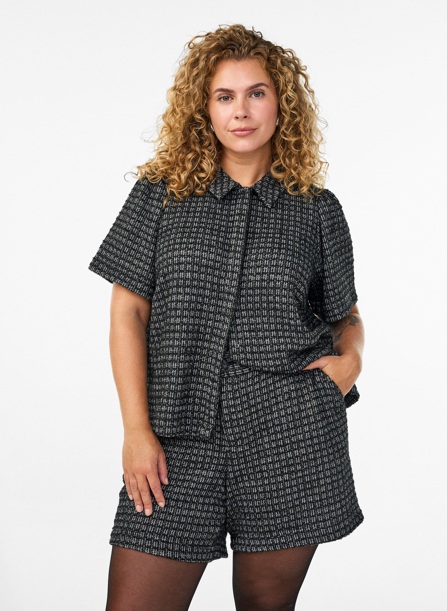 Rennot boucl&eacute;-shortsit taskuilla, Musta, Model