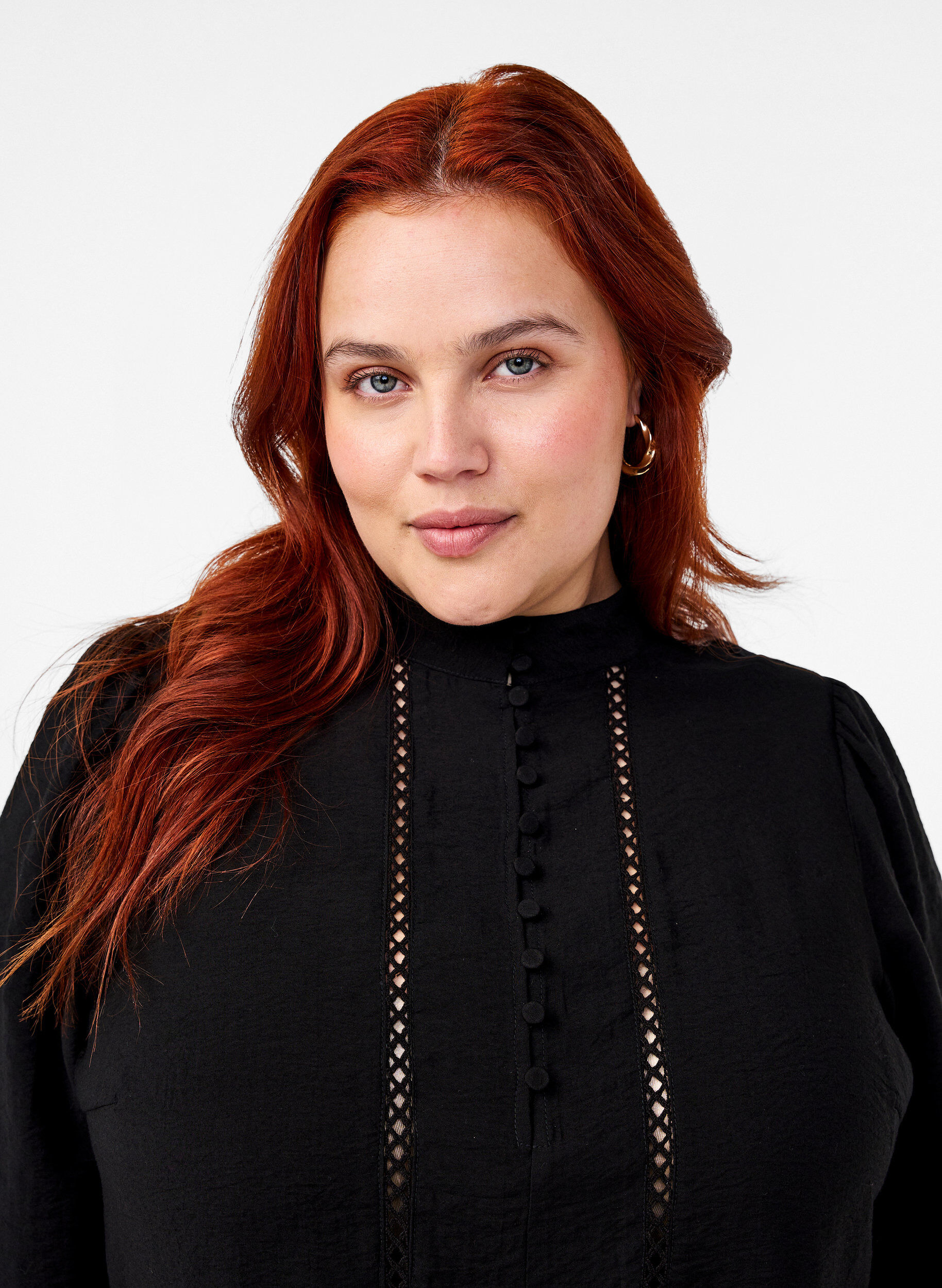 Zizzi Polvipituinen kirjailtu mekko, jossa on &frac34;-pituiset hihat, Black, Model image number 2