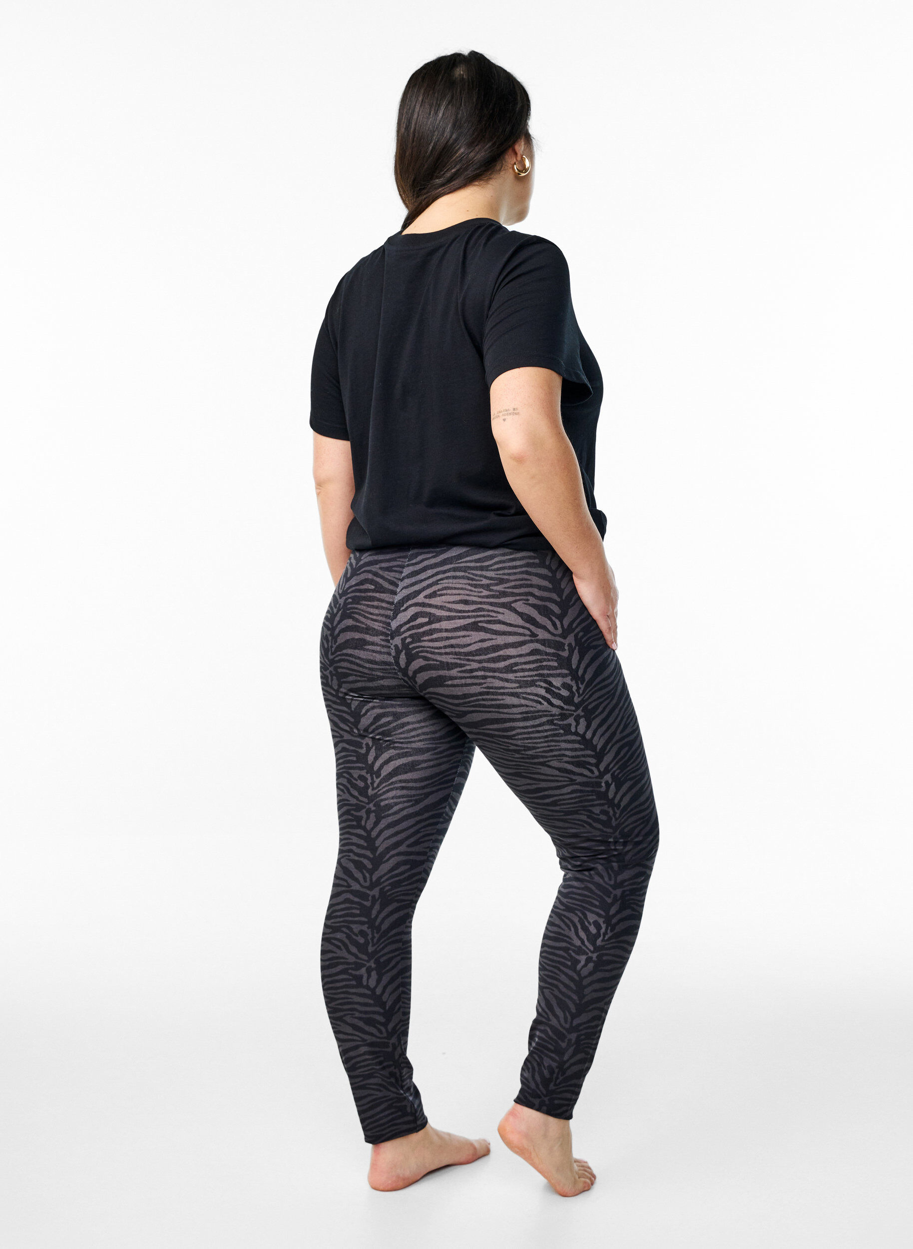 Zizzi Viskoosileggingsit kuviolla, Musta, Model image number 2