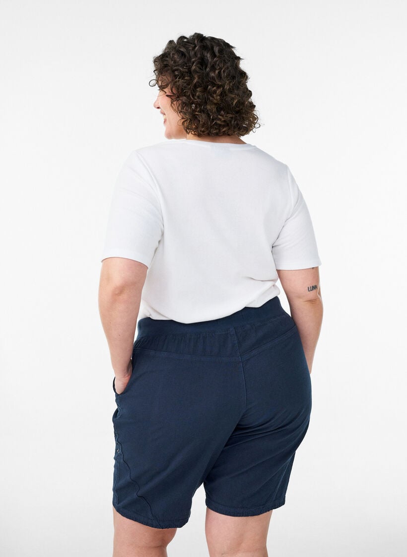 V&auml;lj&auml;t puuvillashortsit taskuilla, Sininen, Model image number 2