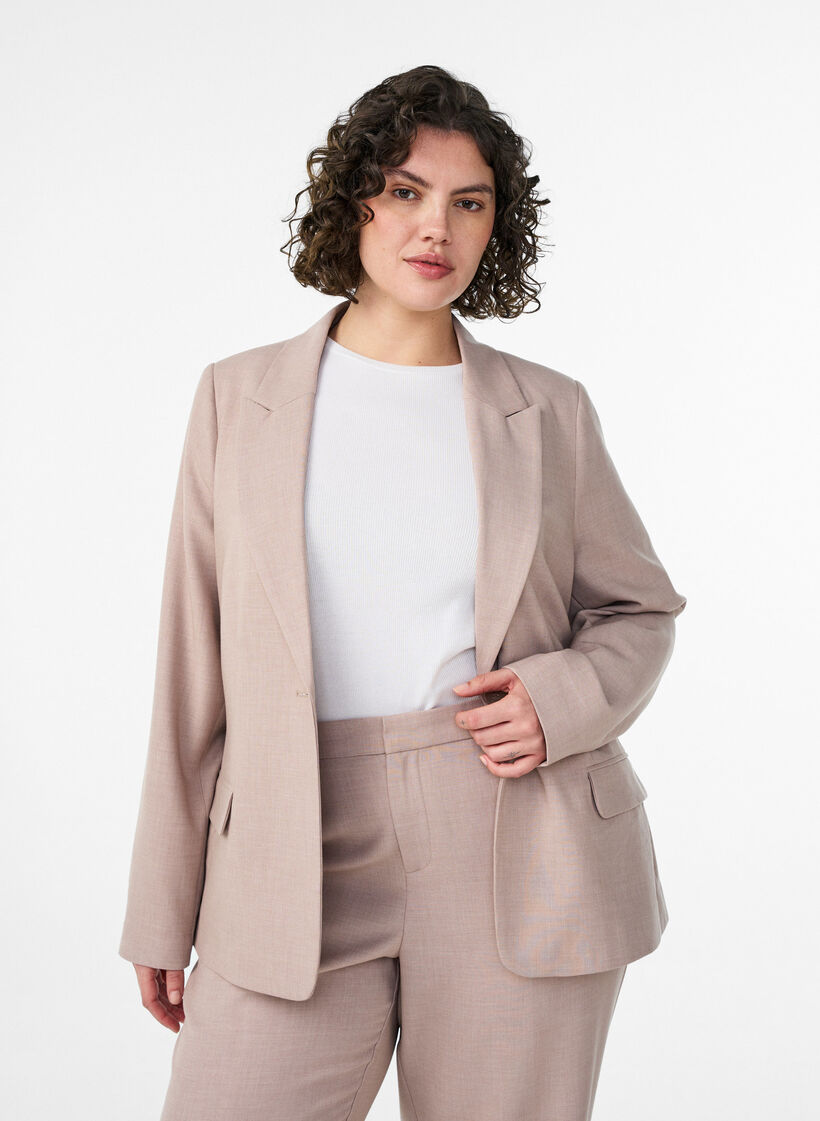 Klassinen bleiseri yhdell&auml; napilla ja taskuilla, Beige, Model image number 0