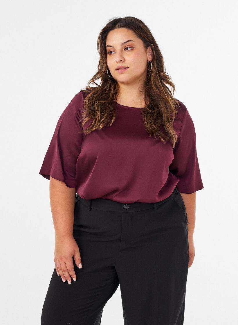 Satiinipusero kyyn&auml;rmittaisilla hihoilla, Punainen, Model image number 0