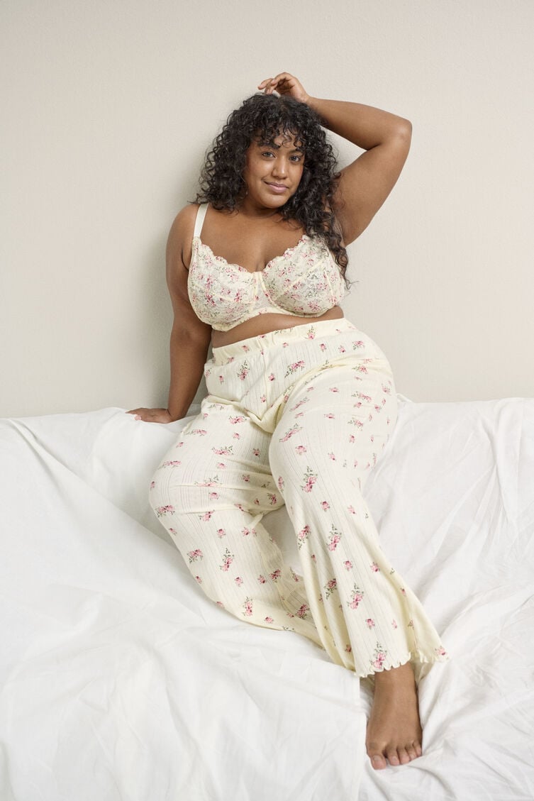 Pitsi&auml; ja kukkia, , Model