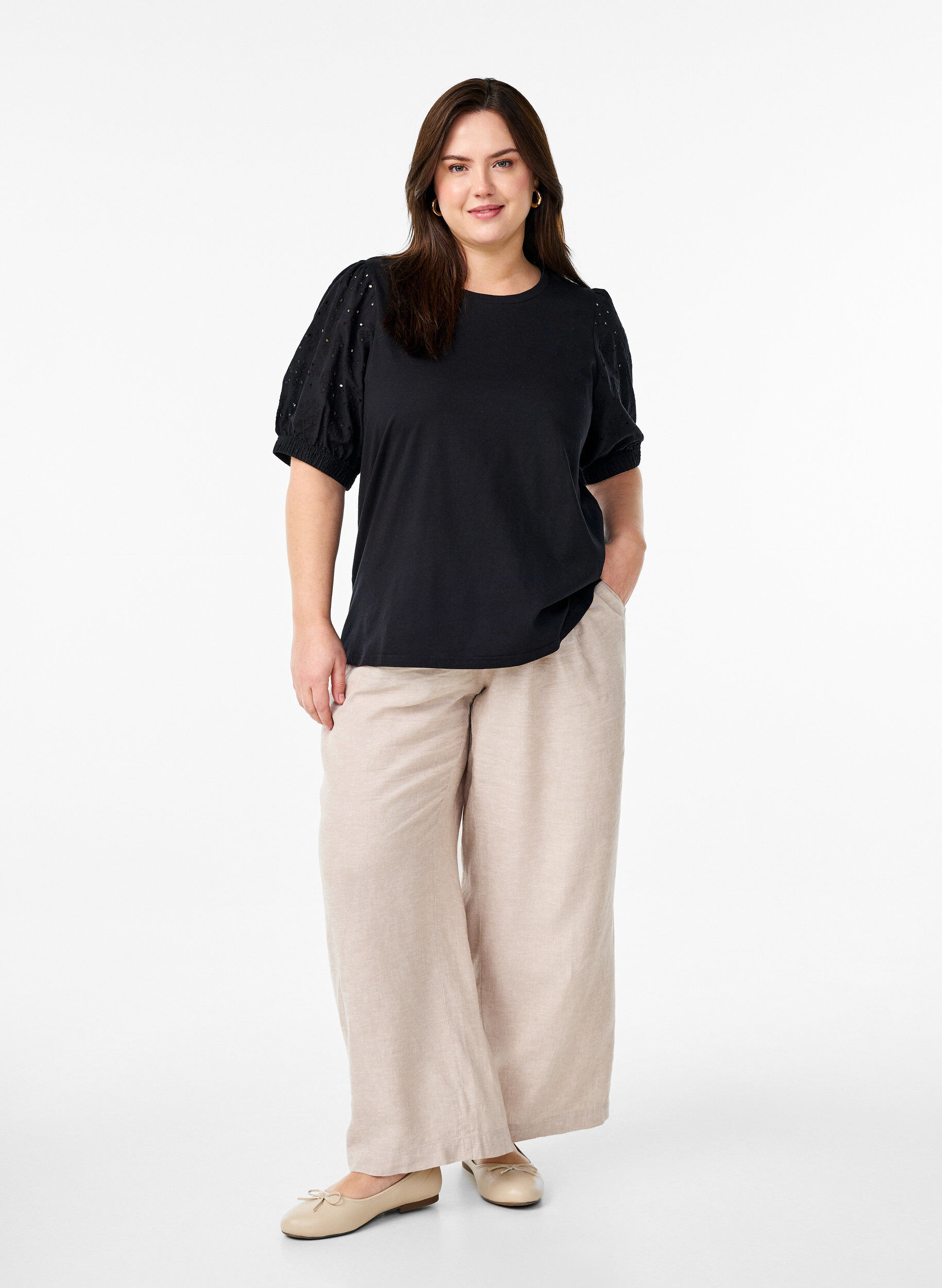 Zizzi T-paita Broderie Anglaise -hihoilla, Musta, Model image number 1