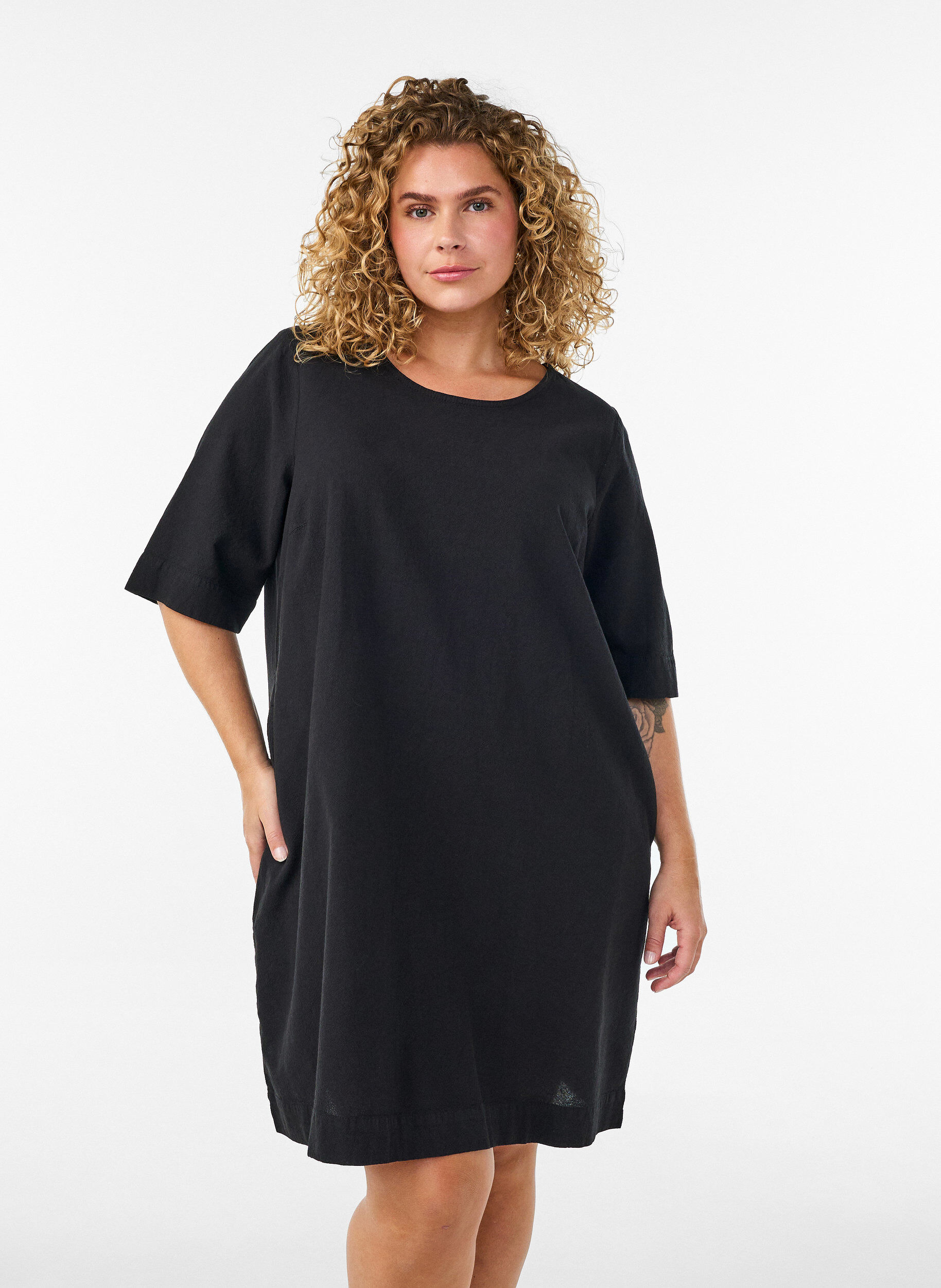 ZizziPuuvillamekko lyhyill&auml; hihoilla ja taskuilla, Musta, Model image number 0