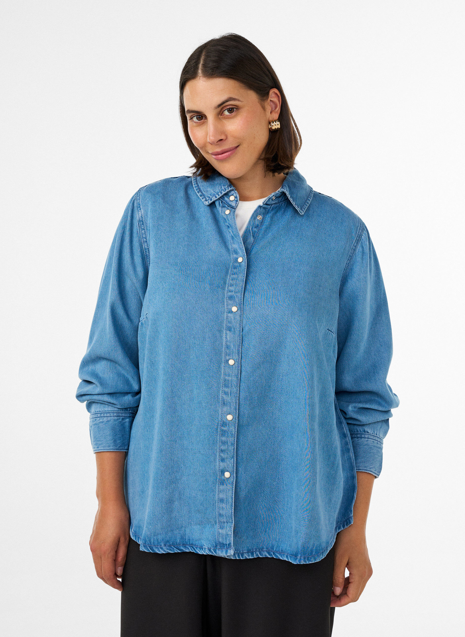 Denim-paita lyocellissa painonapeilla, Sininen, Model