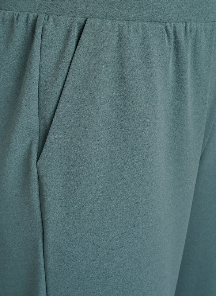 Korkeavy&ouml;t&auml;r&ouml;iset polvihousut rennolla istuvuudella, Vihre&auml;, Packshot image number 2