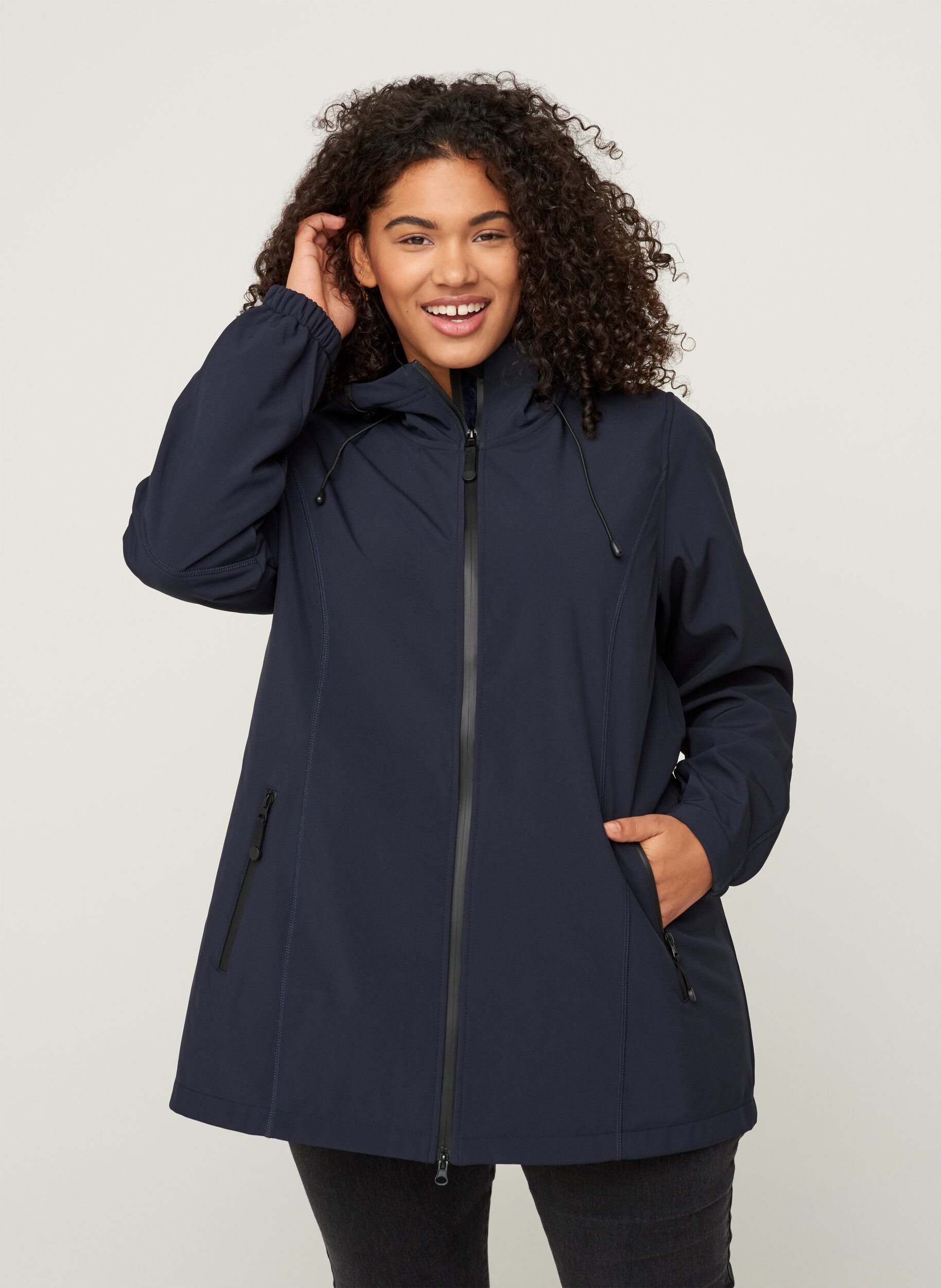 Zizzi Lyhyt softshell-takki hupulla, Night Sky, Model image number 0