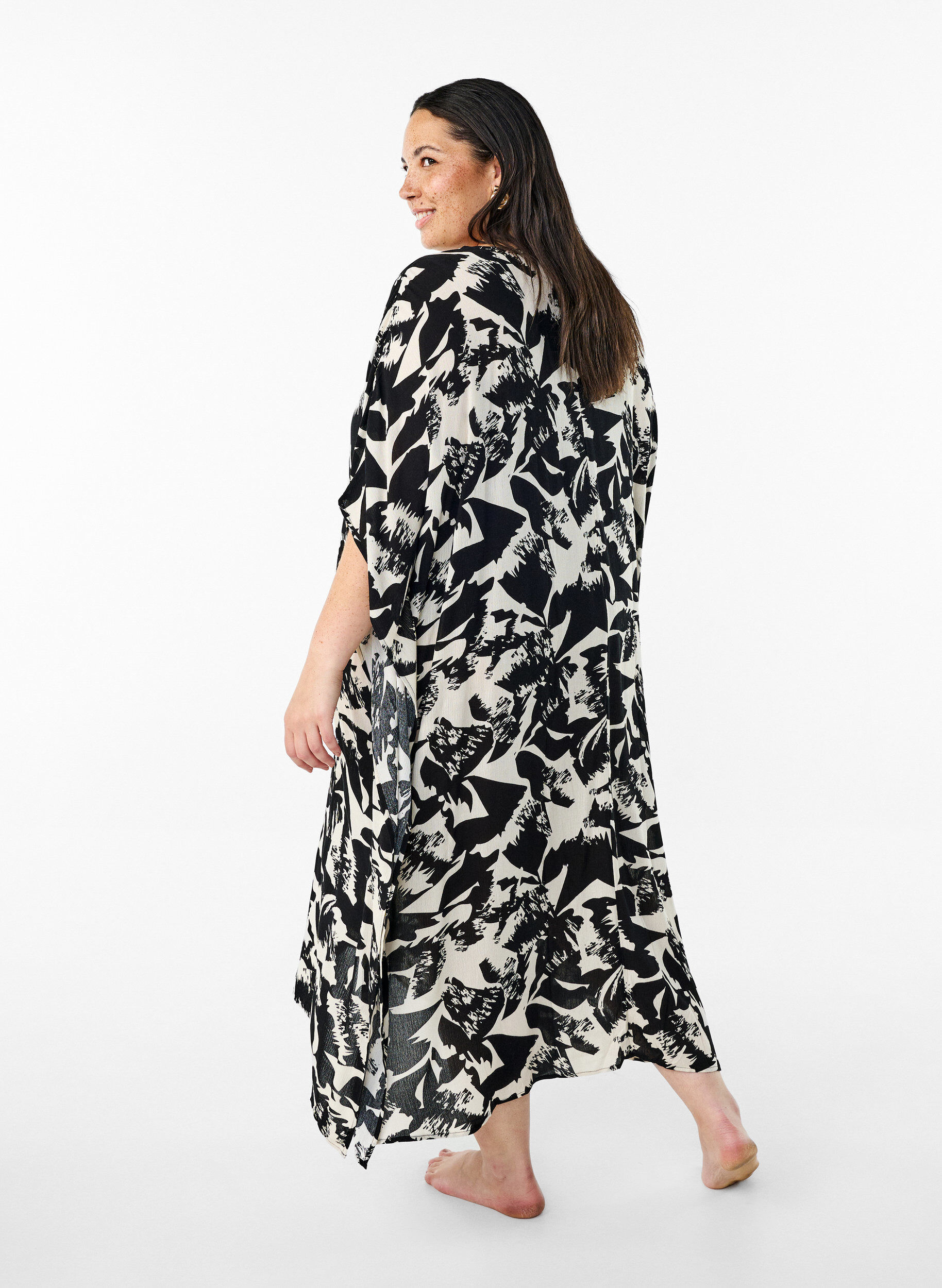 Zizzi Kaftaani rantamekko napeilla, Beige, Model image number 1