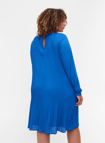 Pitkähihainen pliseerattu mekko röyhelöllä, Dazzling Blue, Model image number 1