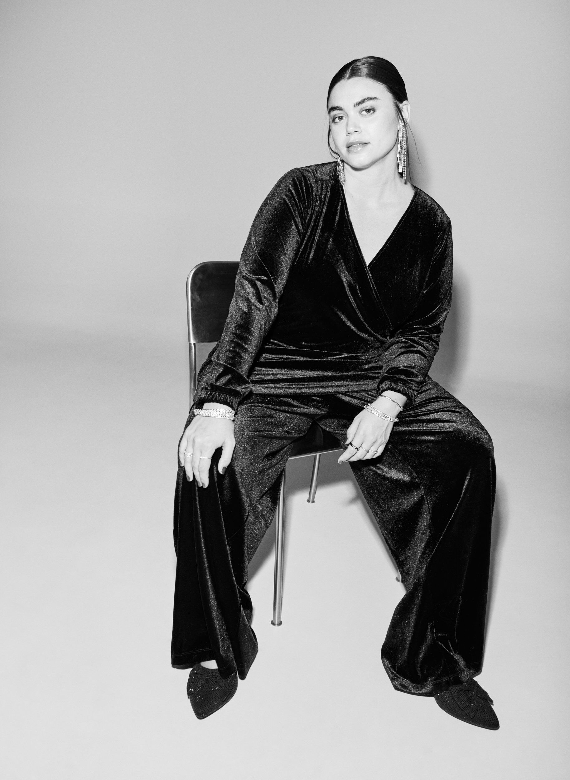 Zizzi Samettihousut korkealla vy&ouml;t&auml;r&ouml;ll&auml; ja leveill&auml; lahkeilla, Musta, Image image number 0