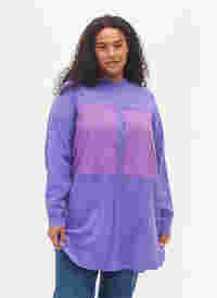 Pitkä paita kauniissa väreissä, Purple Block, Model