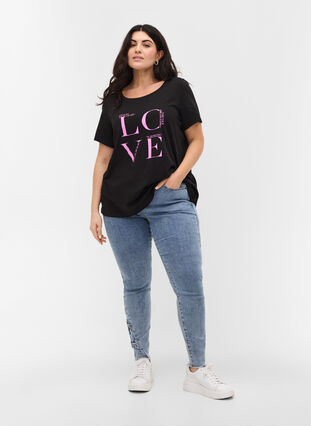 Puuvillainen t-paita printilllä, Black Cyclamen LOVE, Model image number 2