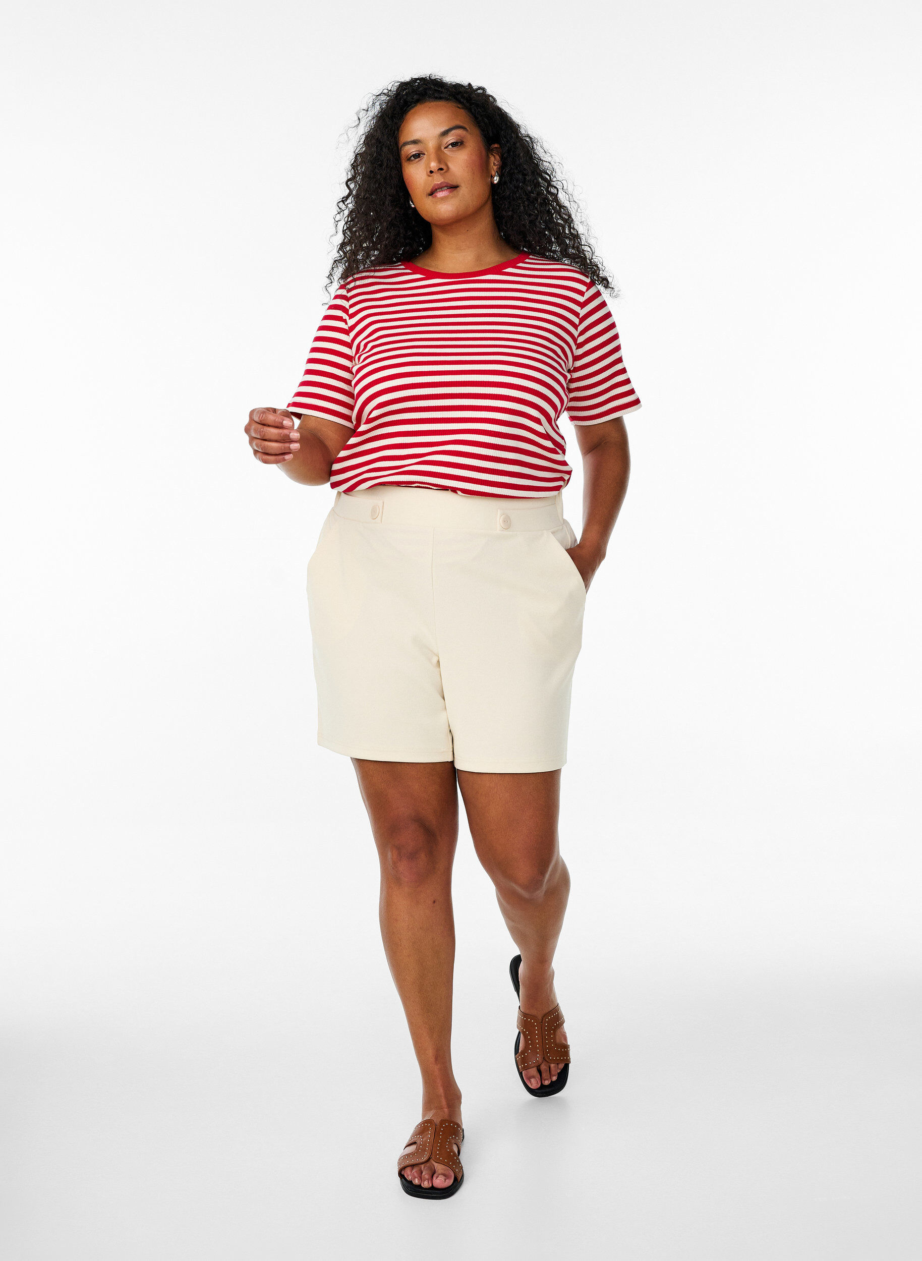 ZizziV&auml;lj&auml;t shortsit taskuilla , Beige, Model image number 1