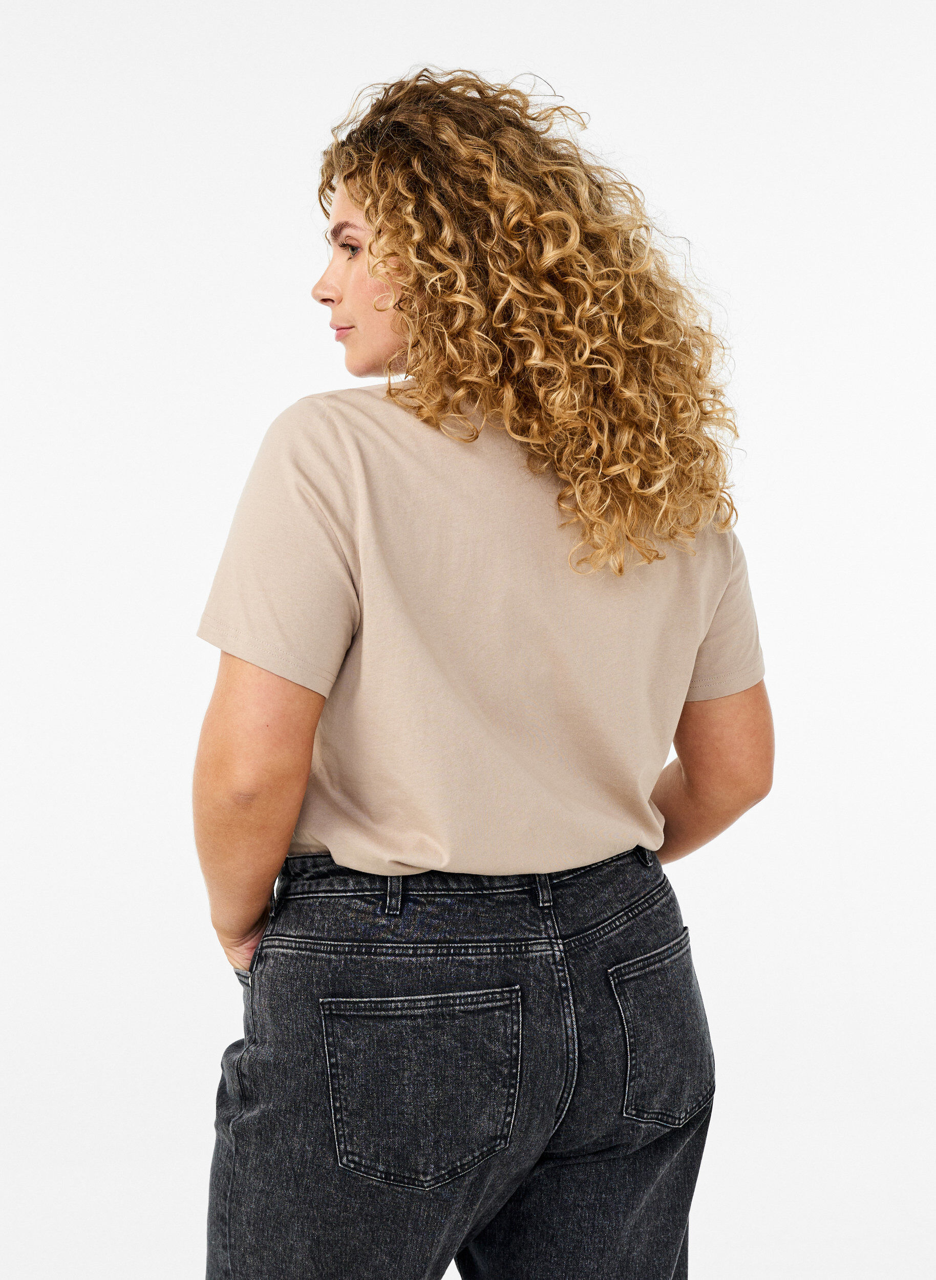 ZizziPuuvillainen perus-T-paita, jossa on py&ouml;re&auml; kaula-aukko, Beige, Model image number 2