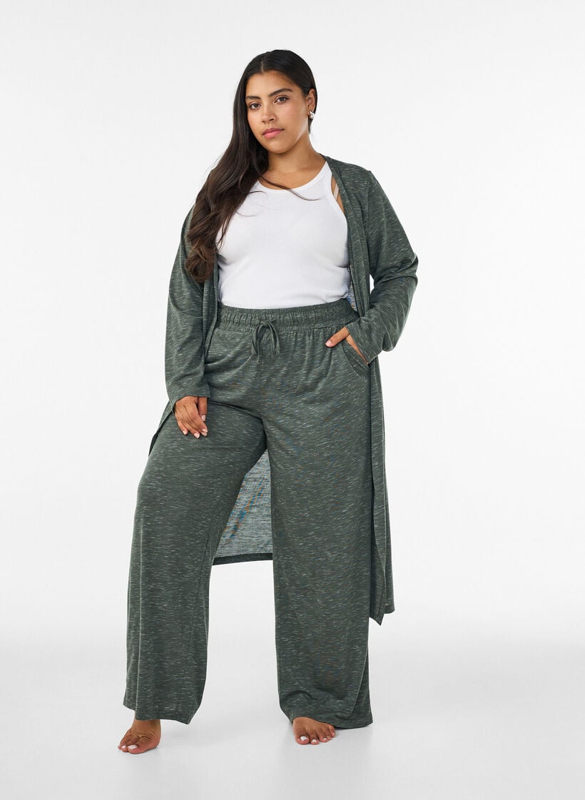 Jersey-housut leveill&auml; lahkeilla ja taskuilla, Vihre&auml;, Model image number 1