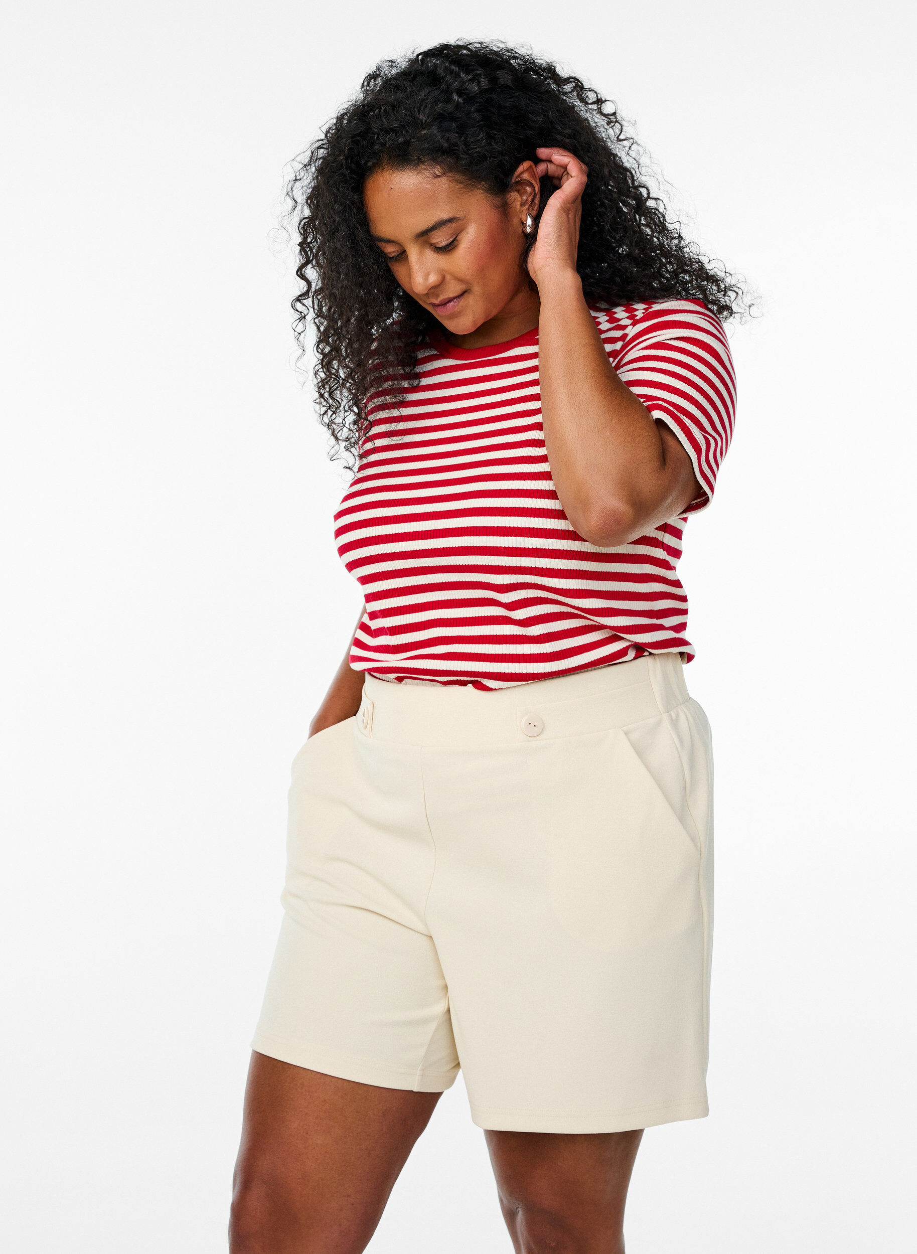 ZizziV&auml;lj&auml;t shortsit taskuilla , Beige, Model image number 0
