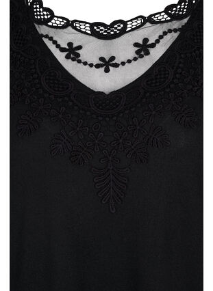 Pitkähihainen mekko pitsiyksityiskohdilla, Black, Packshot image number 2