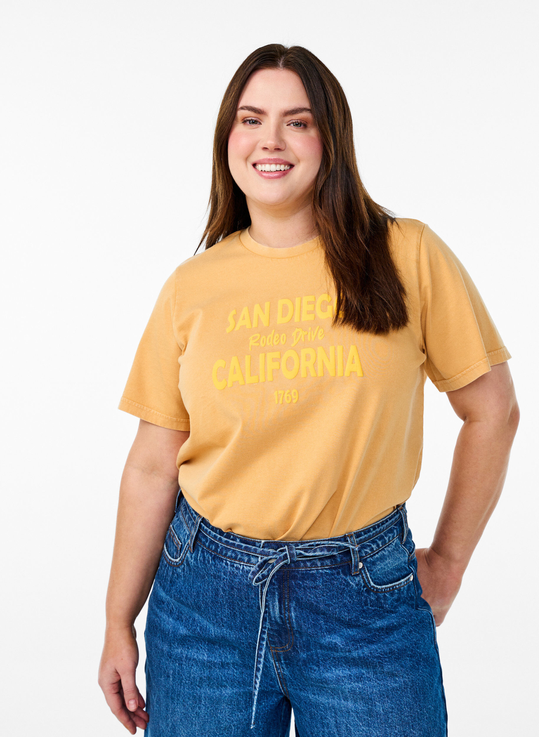 T-paita luomupuuvillasta, jossa on siisti printti, Keltainen, Model