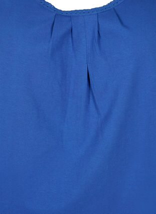 Puuvillatoppi pyöreällä pääntiellä ja pitsillä, Dazzling Blue, Packshot image number 2
