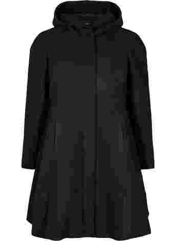 A-mallinen takki hupulla