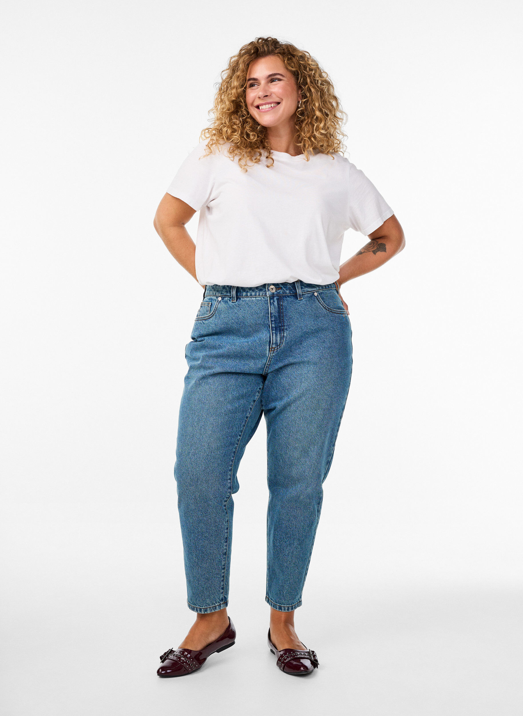 Mille Mom Fit -farkut korkealla vy&ouml;t&auml;r&ouml;ll&auml;, Sininen, Model