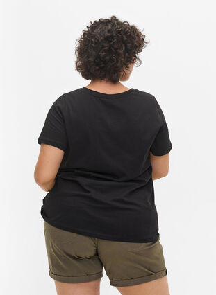 Puuvillainen t-paita v-aukolla , Black VACAY , Model image number 1