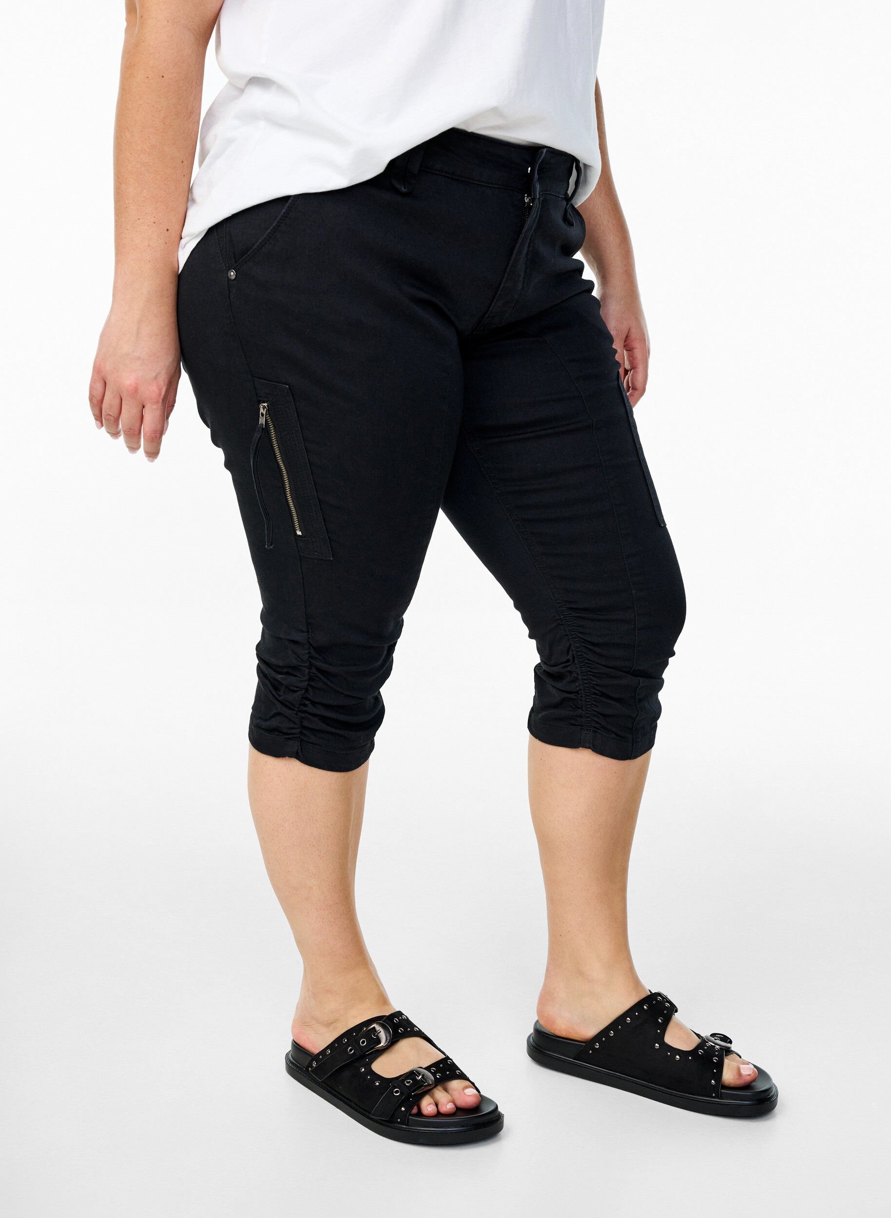 ZizziTyk&ouml;istuvat caprifarkut, joissa on taskut, Musta, Model image number 2