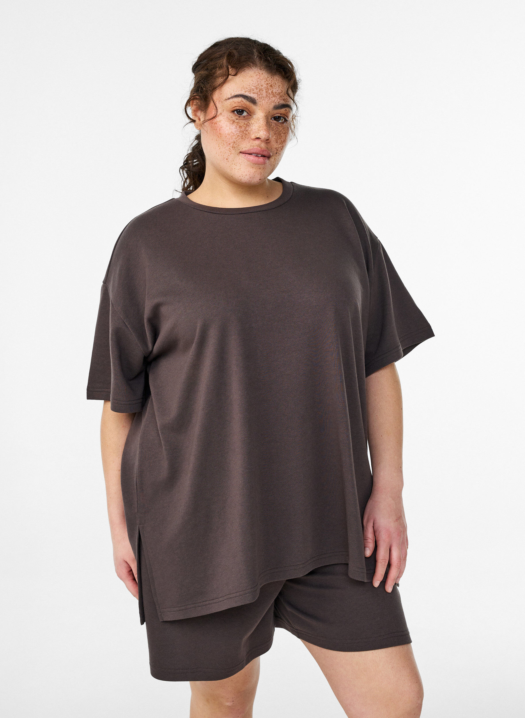 Zizzi Oversize college-T-paita, Ruskea, Model image number 0