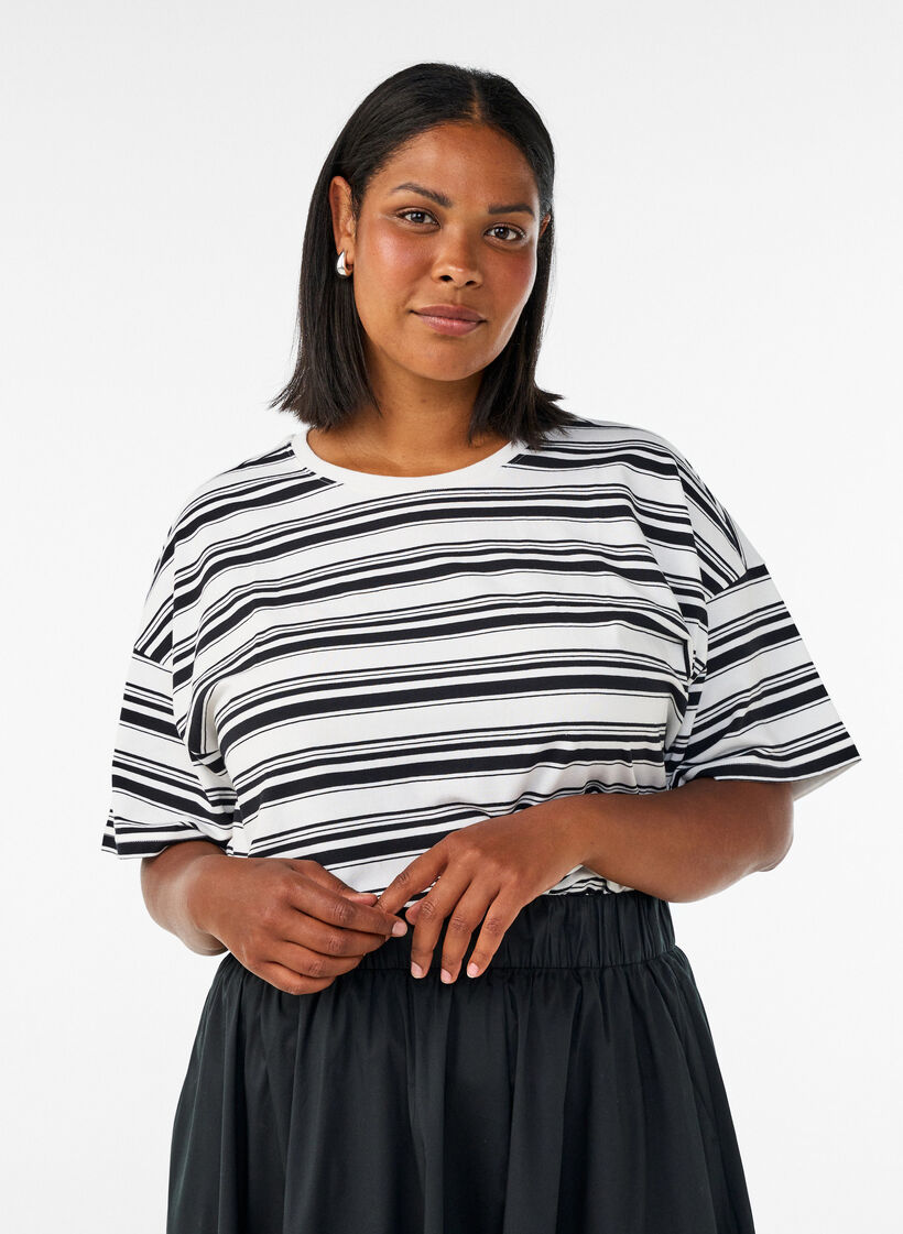 Boxy-mallinen raidallinen T-paita, Musta, Model image number 0