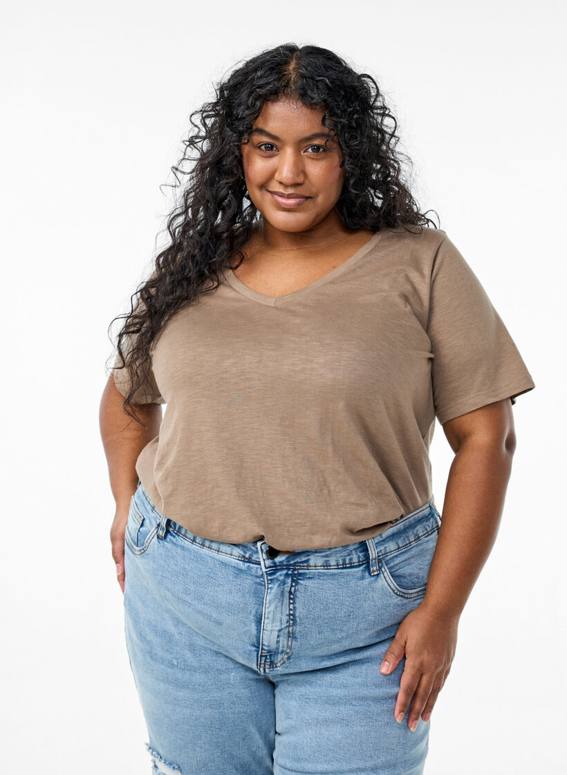 Lyhythihainen perus t-paita v-p&auml;&auml;ntiell&auml;, Ruskea, Model image number 0