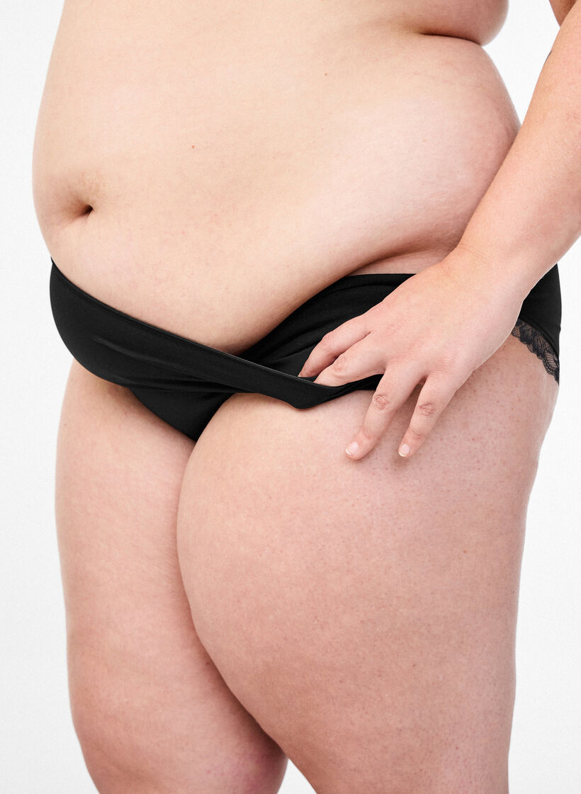 Puuvillaiset alushousut sisätaskulla ja pitsillä, Musta, Model image number 0