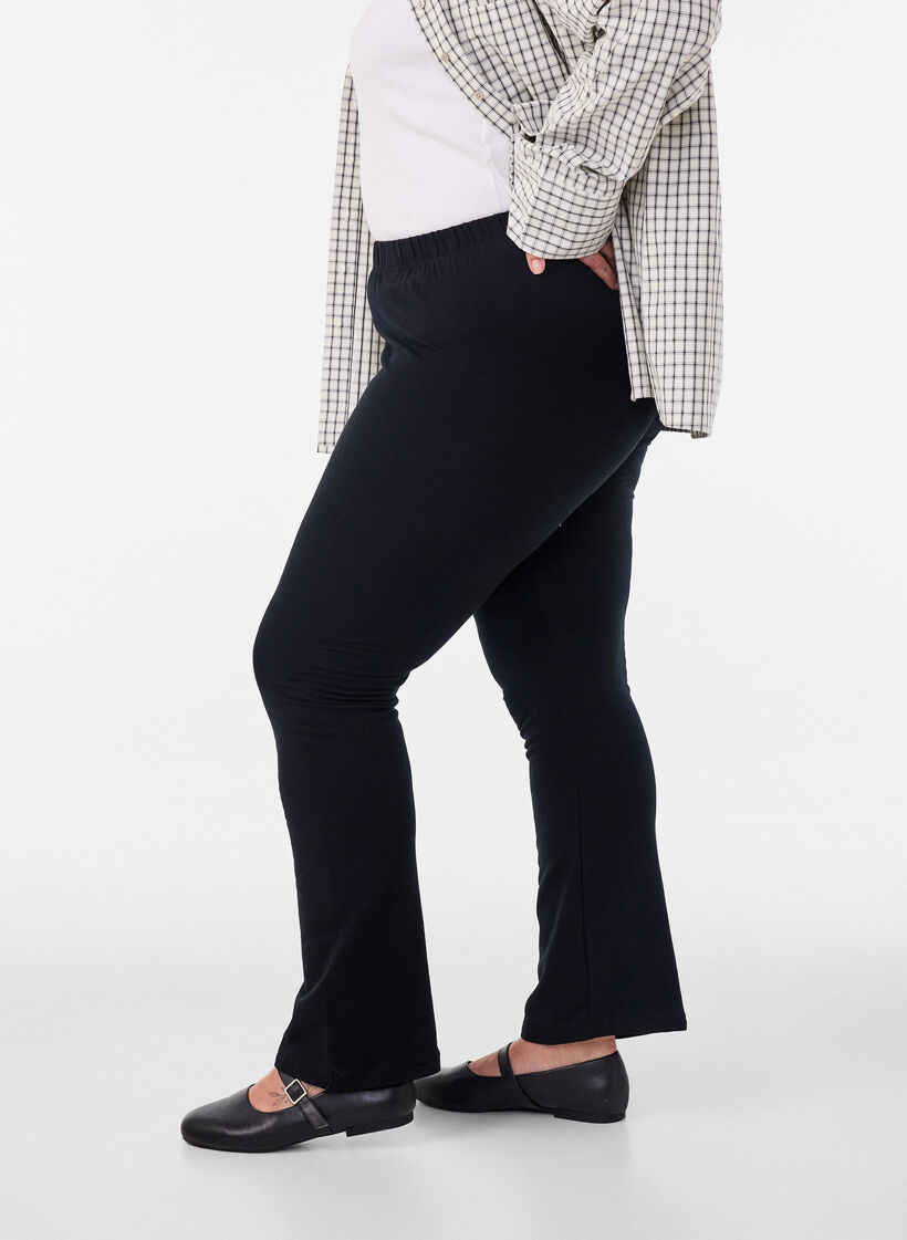 Leve&auml;lahkeiset jerseyhousut, Musta, Model image number 3