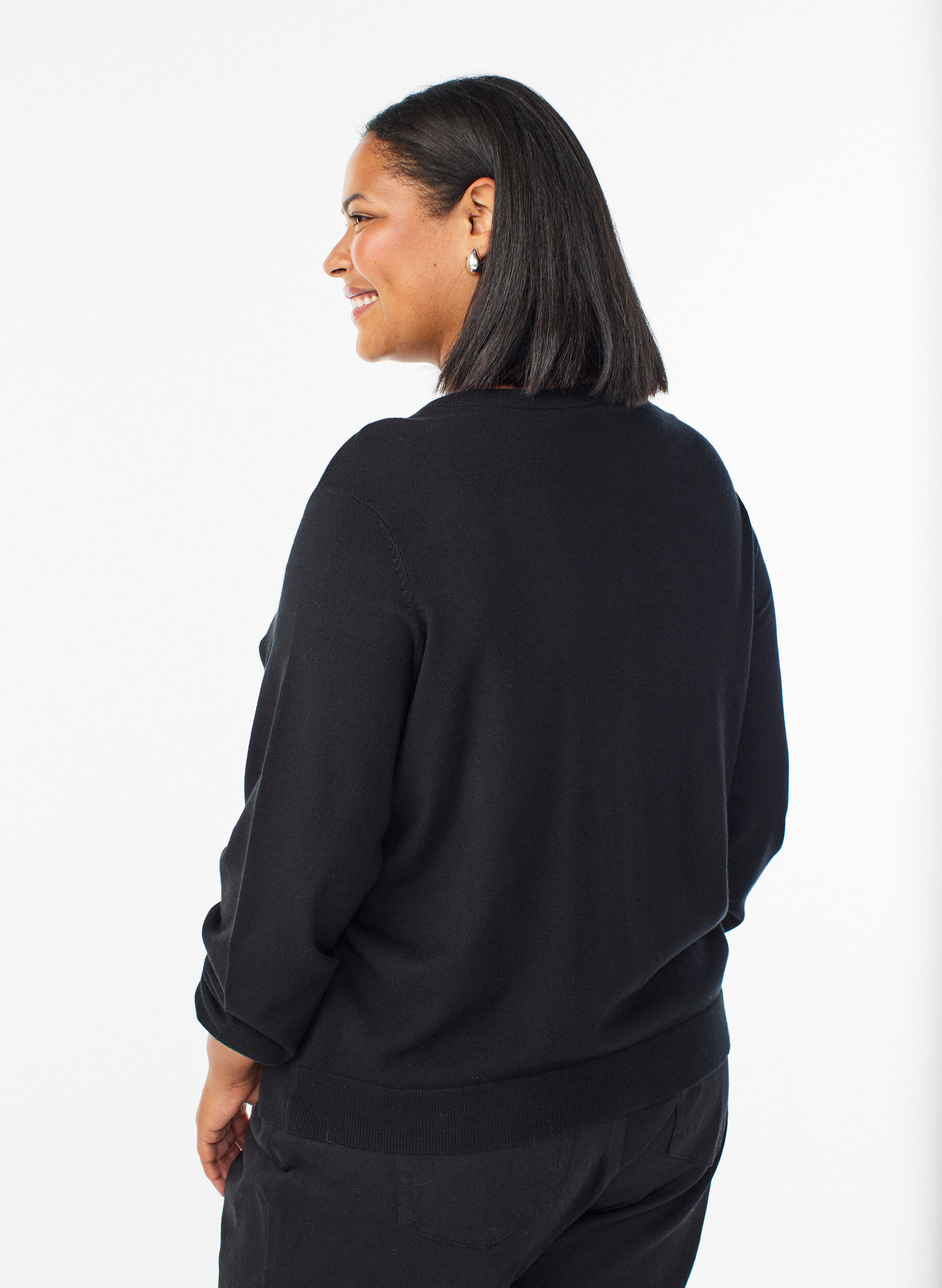 Zizzi Neuletakki helmi-kirjailluilla ruseteilla ja painonapeilla, Musta, Model image number 2