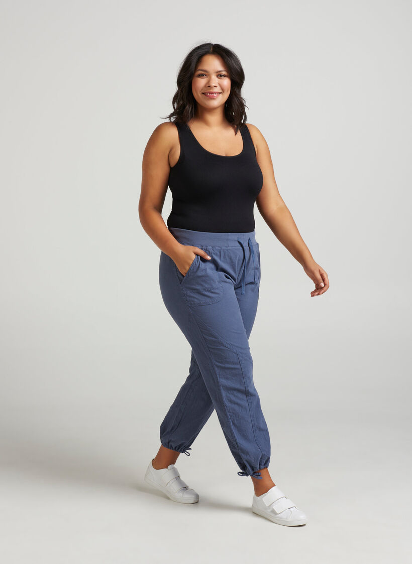 Saumaton perustoppi, Musta, Model image number 1