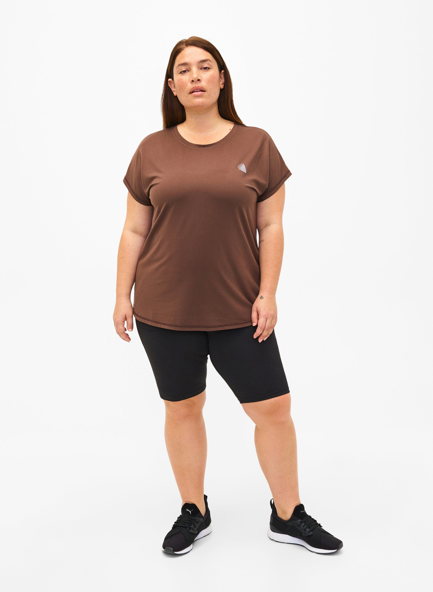 Zizzi Tyk&ouml;istuvat treenishortsit, joissa on taskut, Musta, Model image number 1