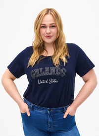 Puuvillainen T-paita tekstillä, Navy B. Orlando, Model