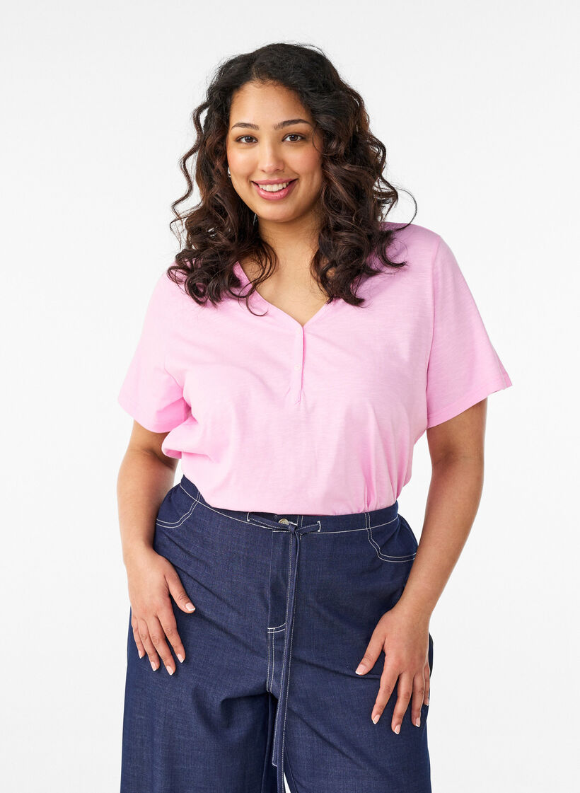 T-paita nappiyksityiskohdalla, Vaaleanpunainen, Model image number 0