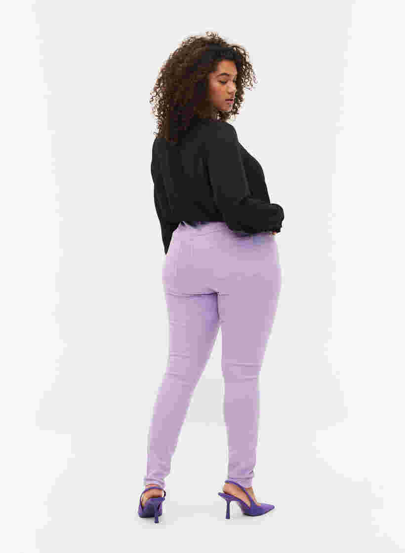 Korkeavyötäröiset Amy farkut super slim fit -mallissa, Lavender, Model image number 1