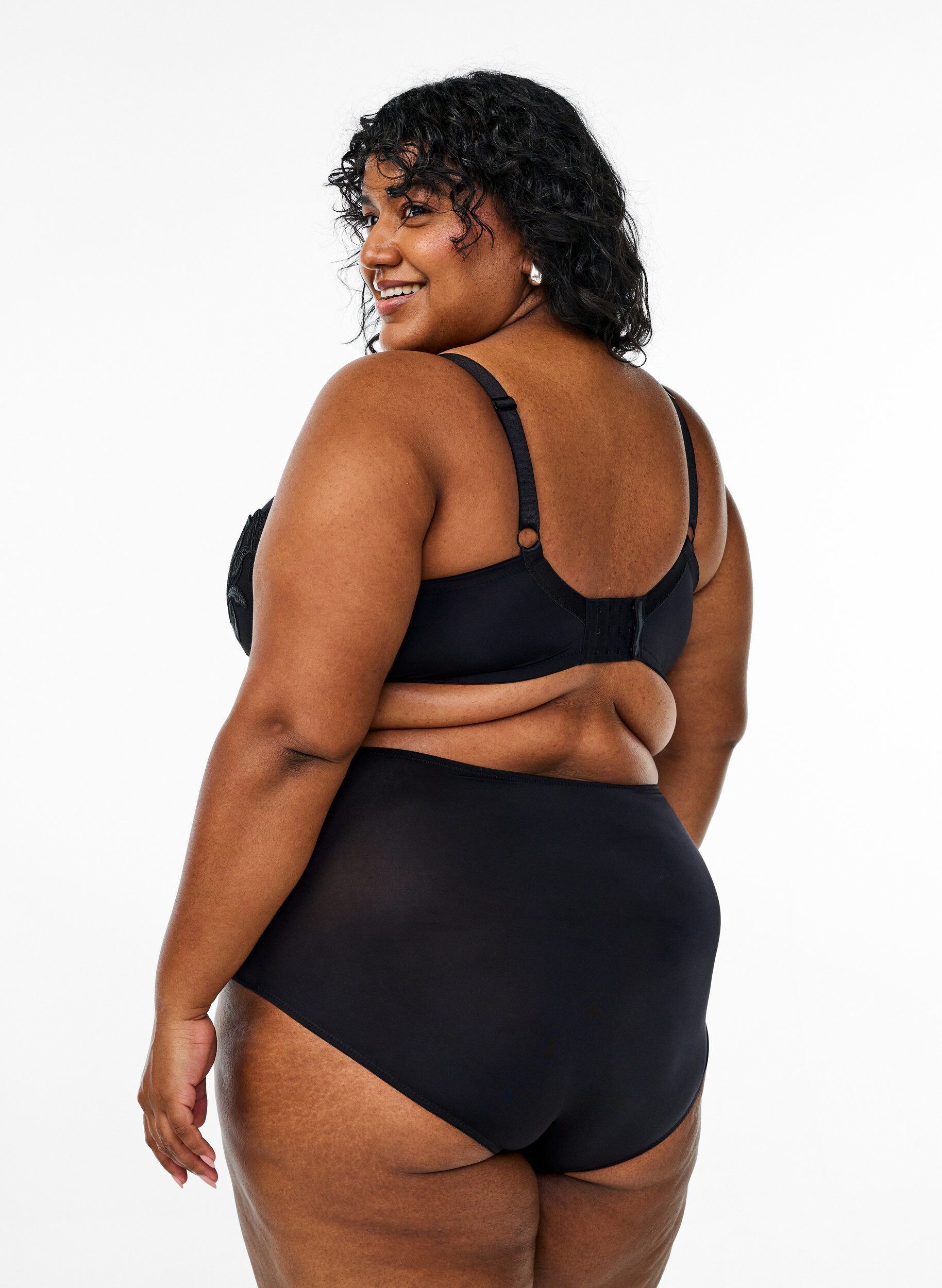 Zizzi Topatut rintaliivit kirjailtuine kukkayksityiskohtineen, Musta, Model image number 1