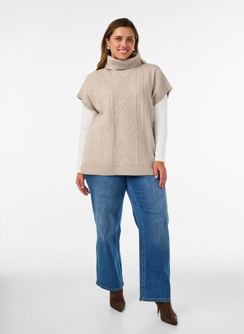 Neuleliivi poolokauluksella ja palmikkoneuleella, Beige, Model image number 1